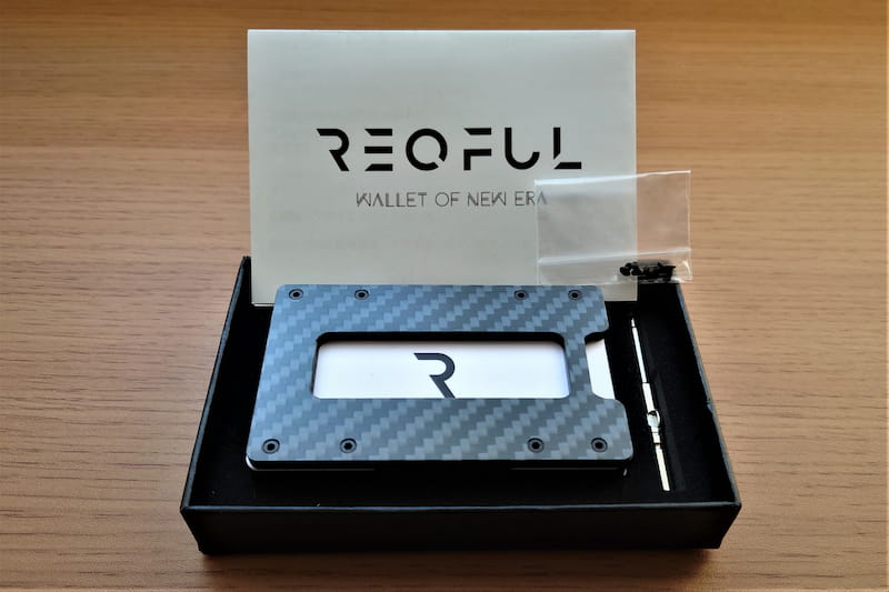 REQFUL1.0カーボンと付属品